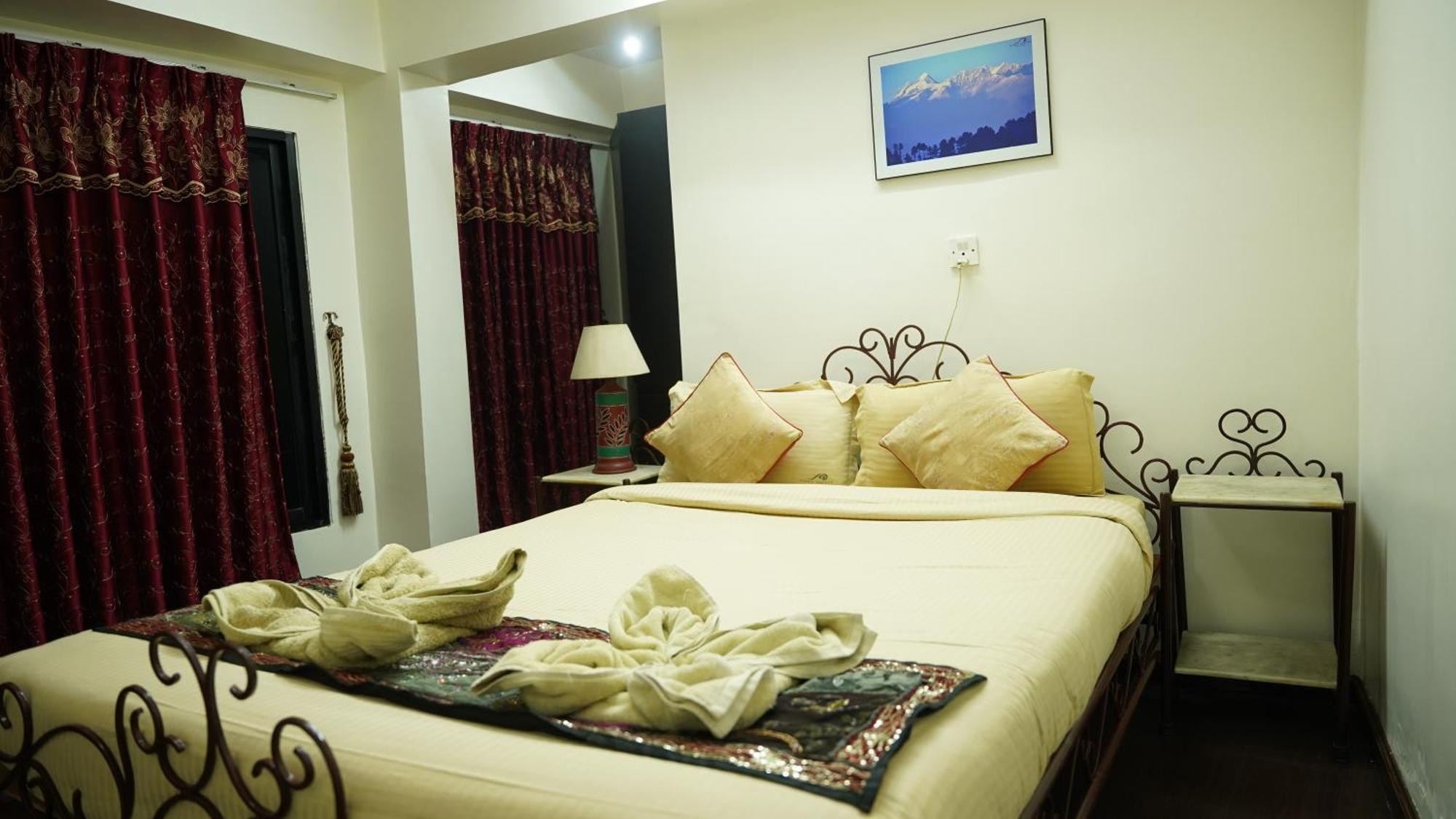 Cosy Hotel Bhatgoan Zewnętrze zdjęcie