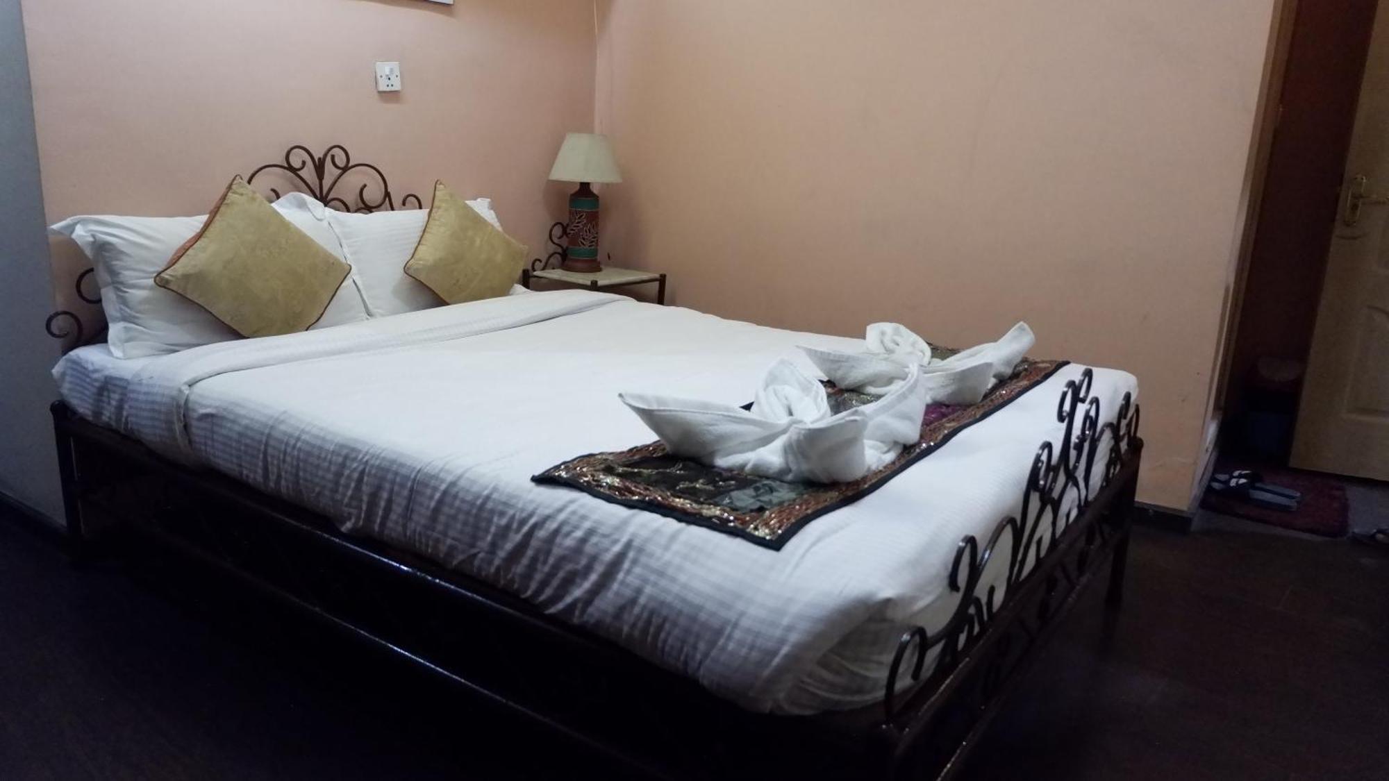 Cosy Hotel Bhatgoan Zewnętrze zdjęcie